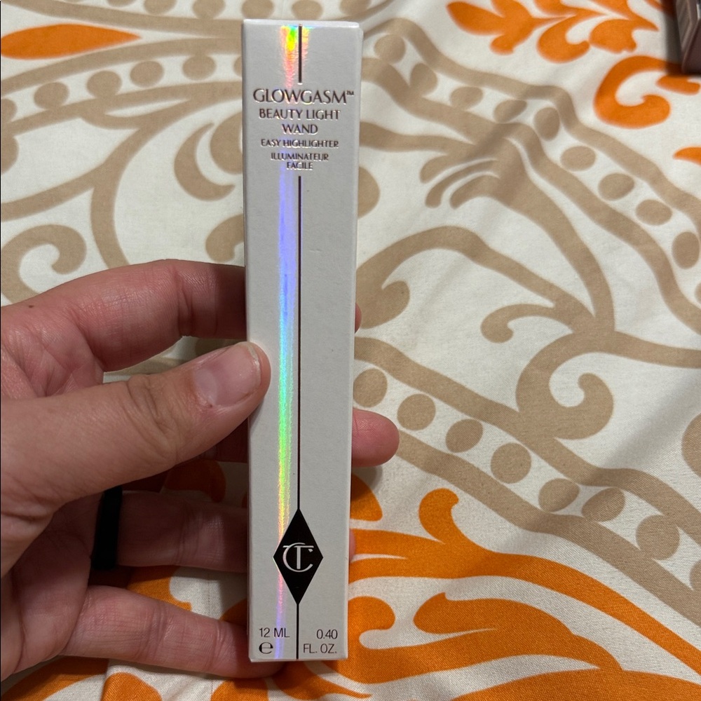 Charlotte Tilbury Glowgasm Beauty Light Wand in White and Black